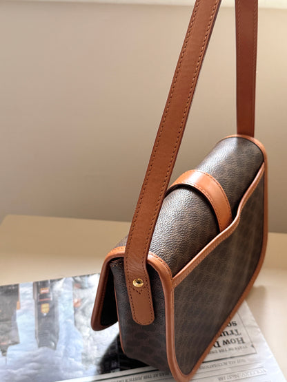 Vintage Celine macadam crossbody bag🧸