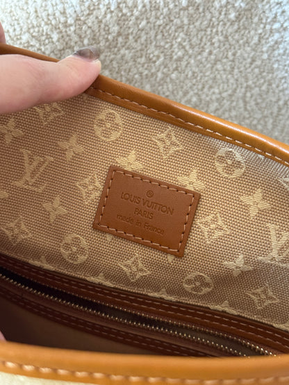 Vintage Louis Vuitton 奶茶牛仔crossbody bag