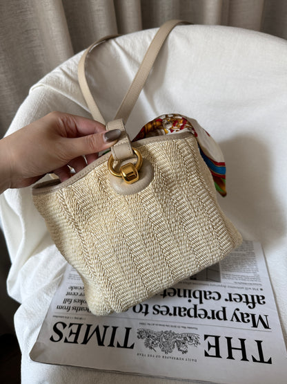 Vintage Loewe raffia crossbody bag🧺