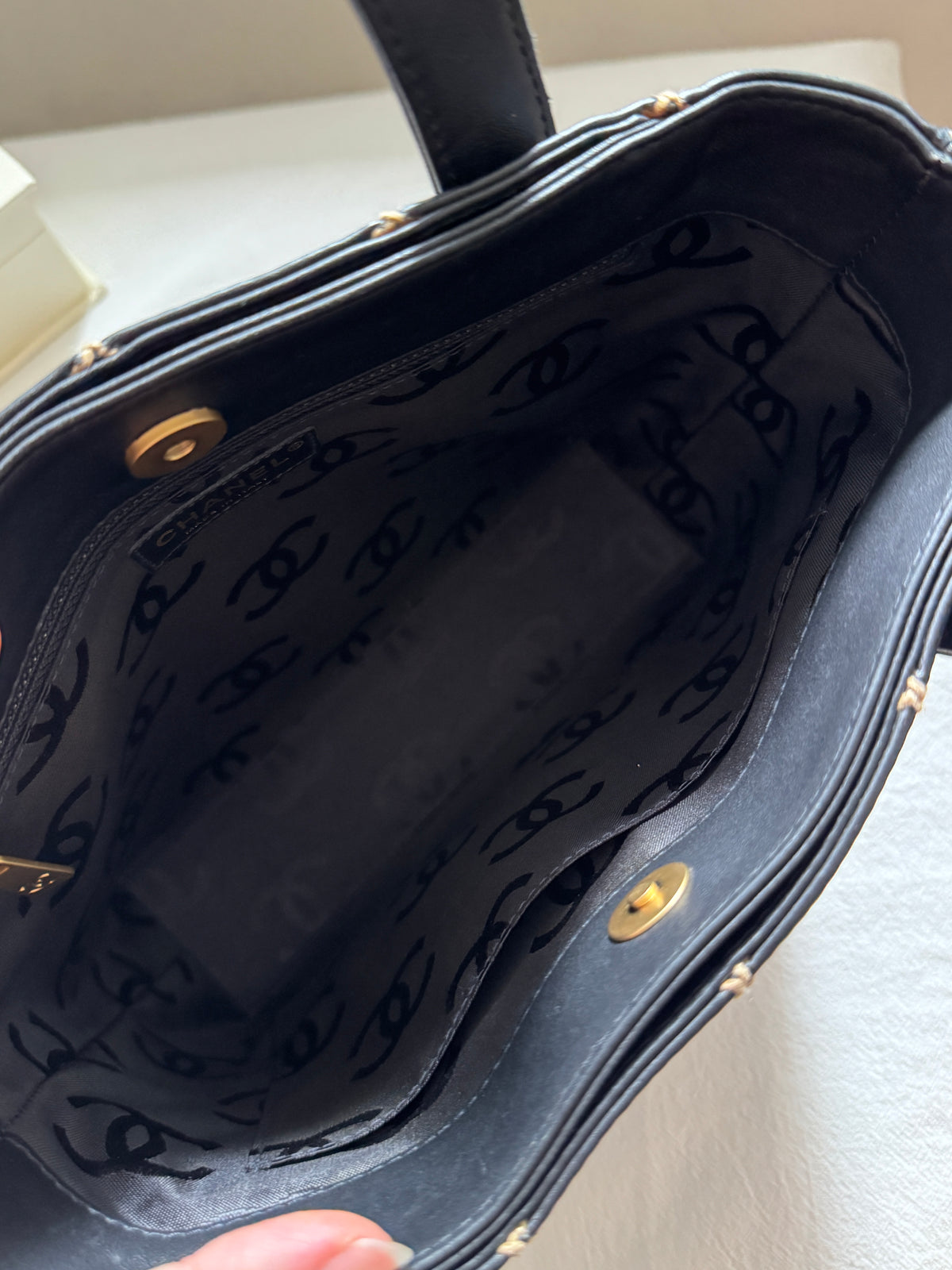 Vintage Chanel calfskin vivian tote