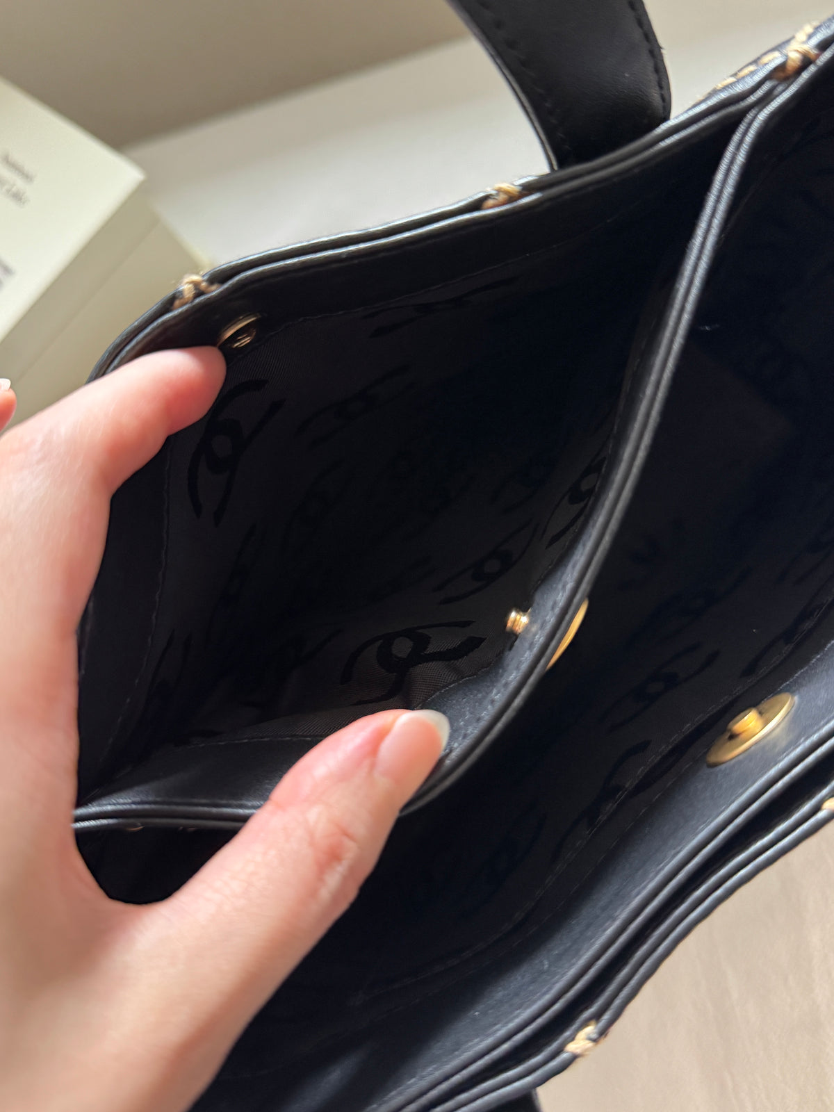 Vintage Chanel calfskin vivian tote