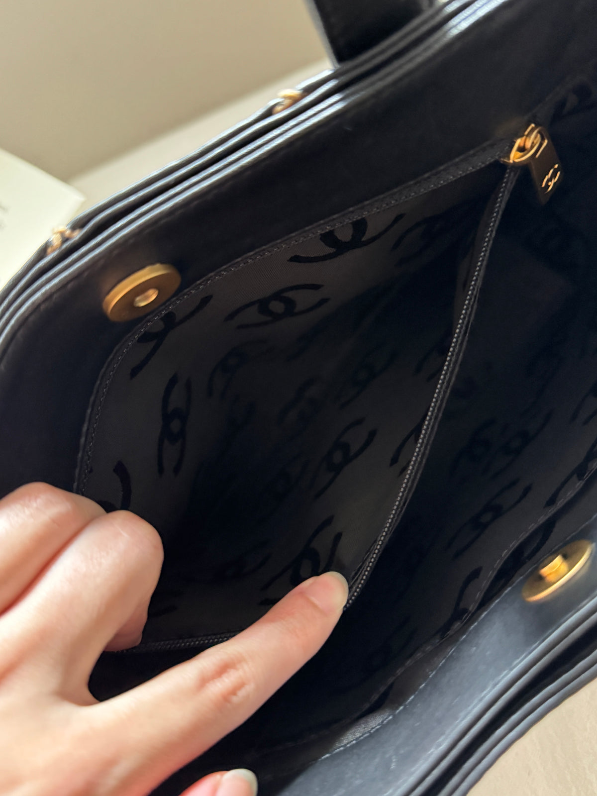 Vintage Chanel calfskin vivian tote