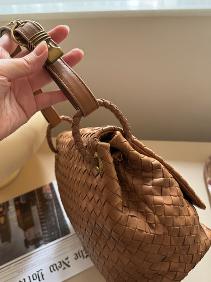 Vintage Bottega Veneta leather flap bag🧸