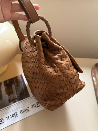 Vintage Bottega Veneta leather flap bag🧸