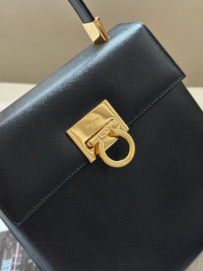 Vintage Salvatore Ferragamo黑金博物館包🪐