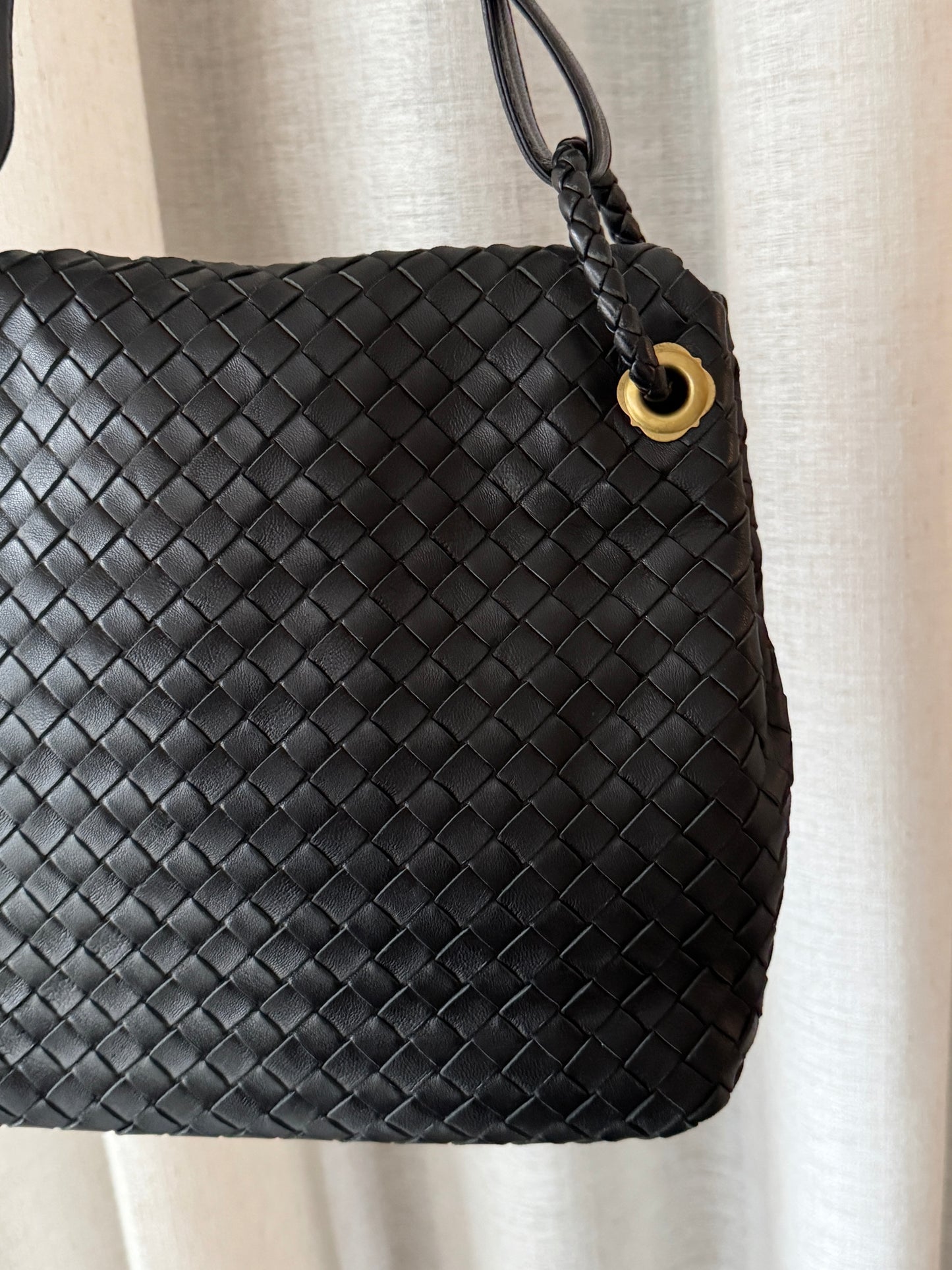 Vintage Bottega Veneta black leather flap bag🧸