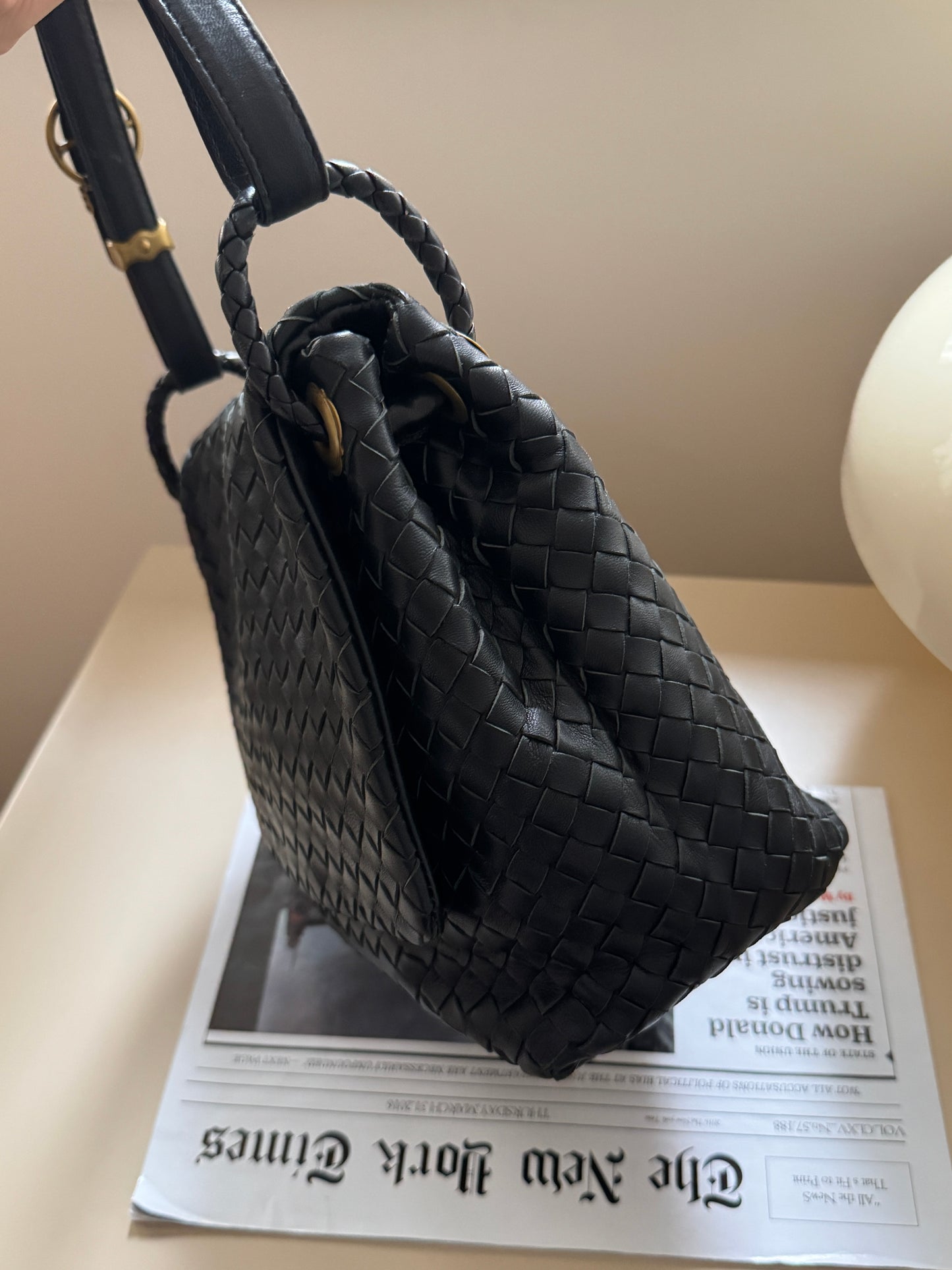 Vintage Bottega Veneta black leather flap bag🧸