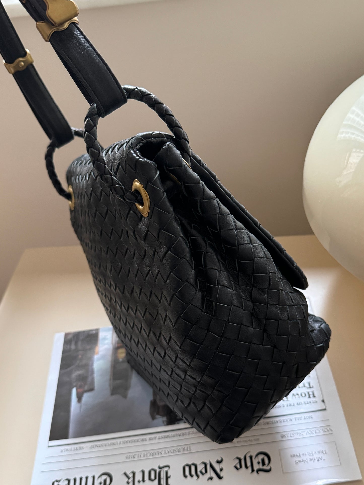 Vintage Bottega Veneta black leather flap bag🧸