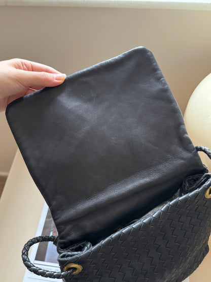 Vintage Bottega Veneta black leather flap bag🧸