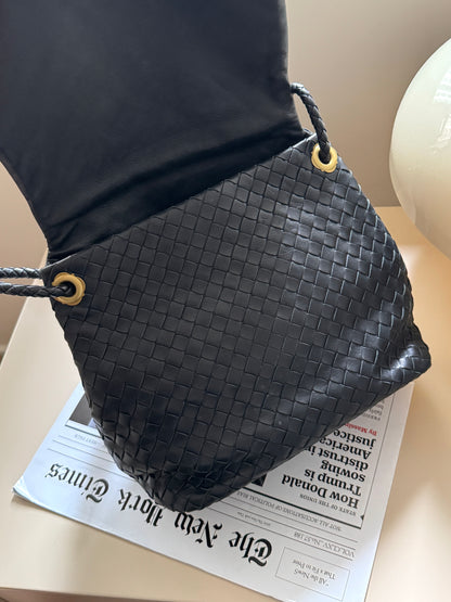 Vintage Bottega Veneta black leather flap bag🧸