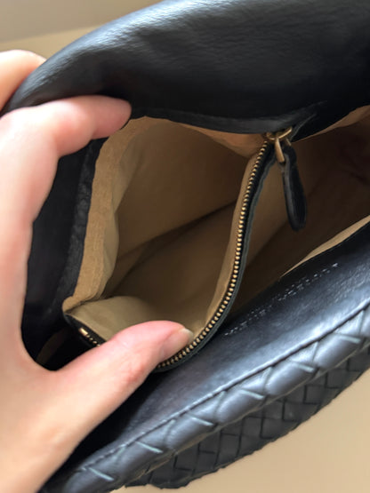 Vintage Bottega Veneta black leather flap bag🧸