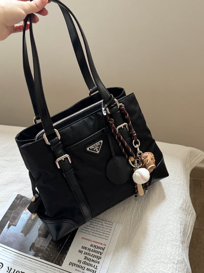 Vintage Prada nylon tote🧳
