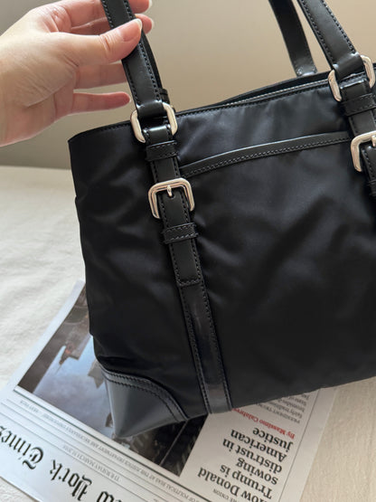 Vintage Prada nylon tote🧳
