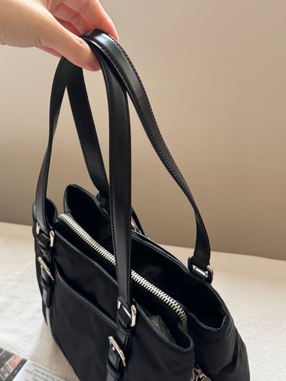 Vintage Prada nylon tote🧳