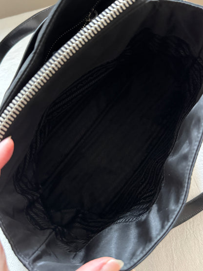 Vintage Prada nylon tote🧳