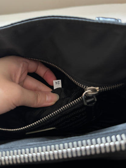Vintage Prada nylon tote🧳