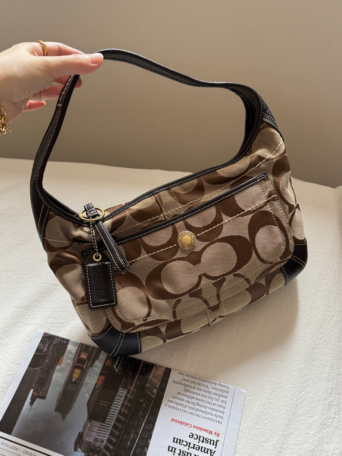 Vintage Coach chocolate hobo🥐