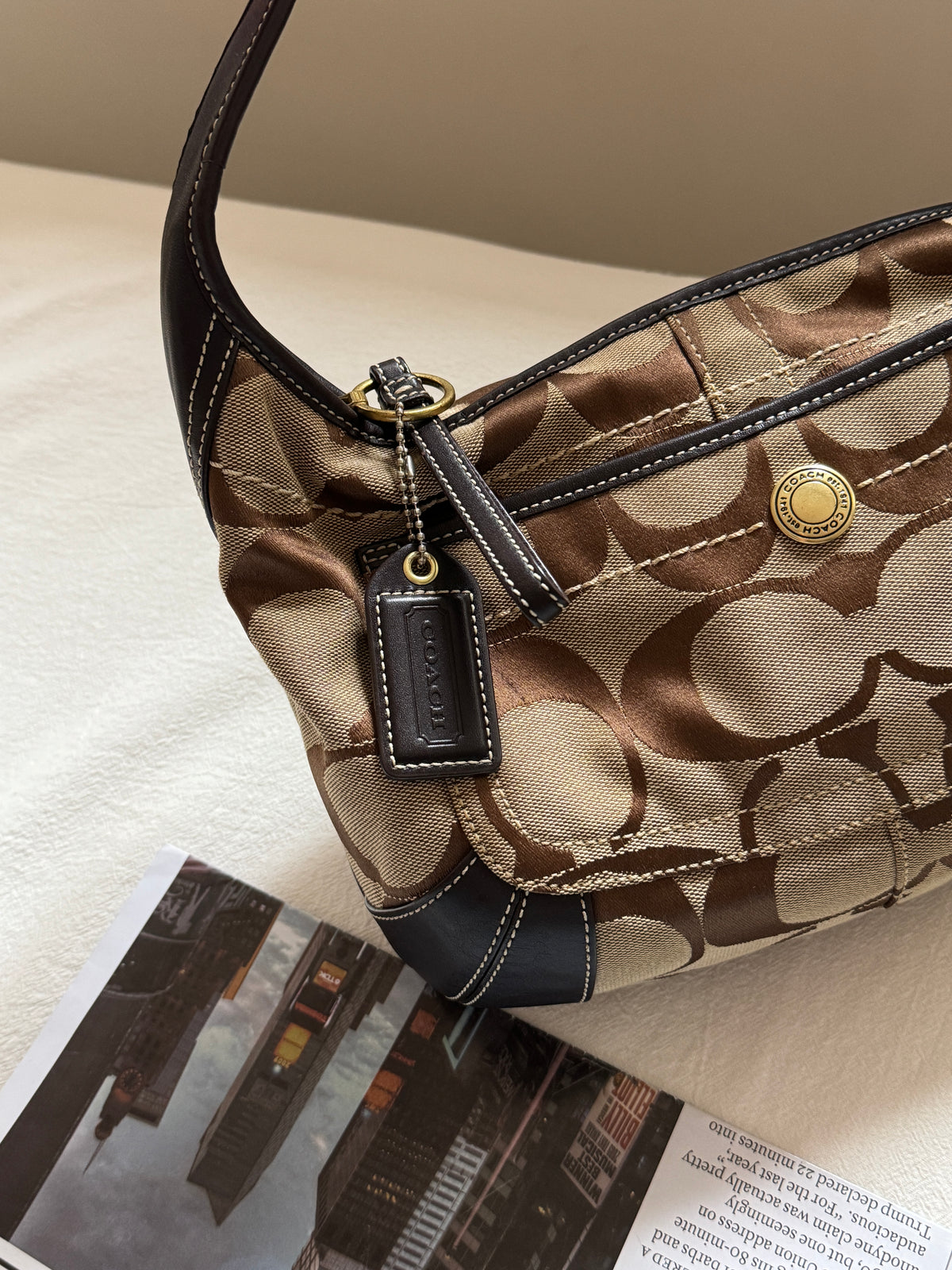 Vintage Coach chocolate hobo🥐