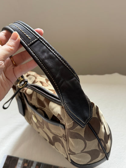 Vintage Coach chocolate hobo🥐