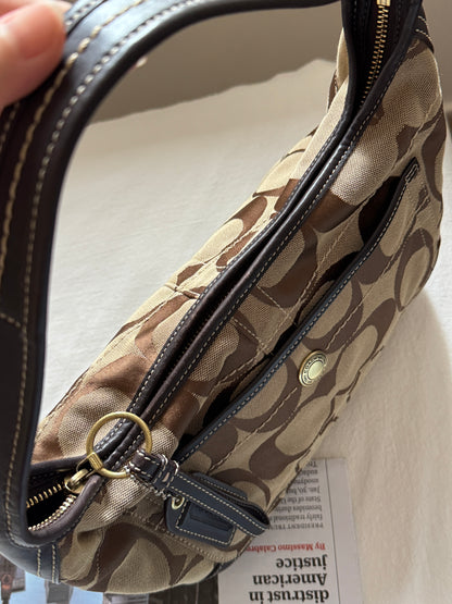 Vintage Coach chocolate hobo🥐