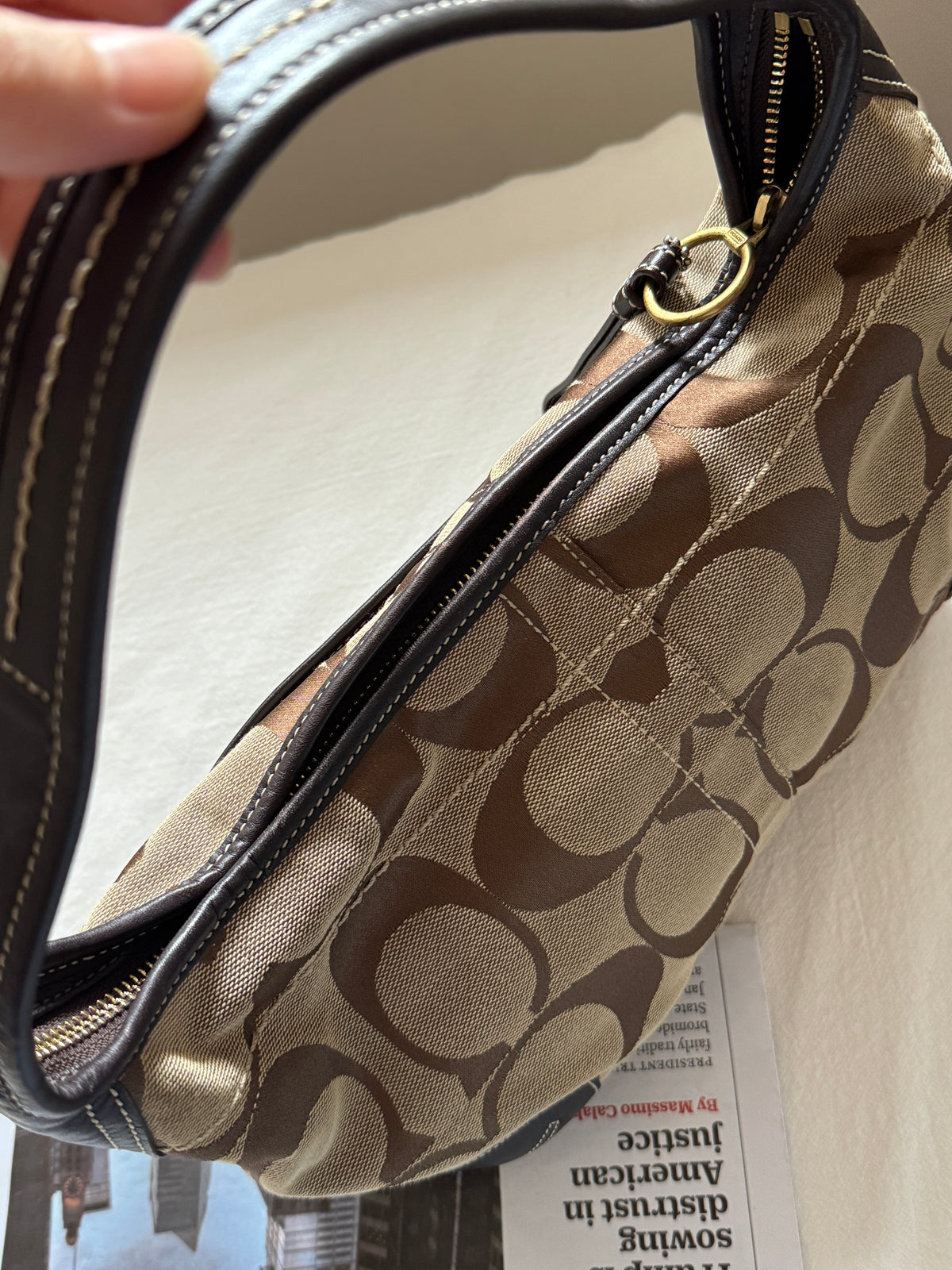 Vintage Coach chocolate hobo🥐