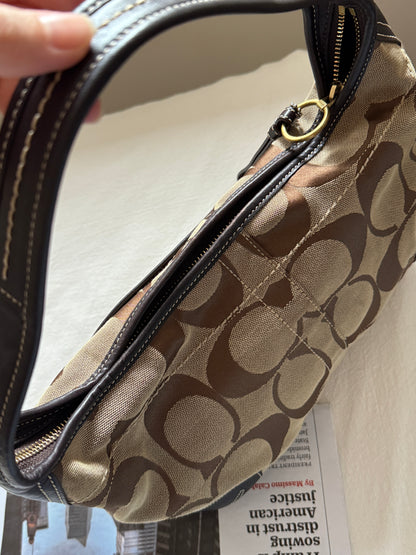 Vintage Coach chocolate hobo🥐