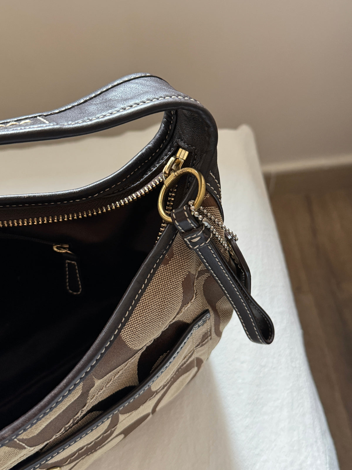Vintage Coach chocolate hobo🥐