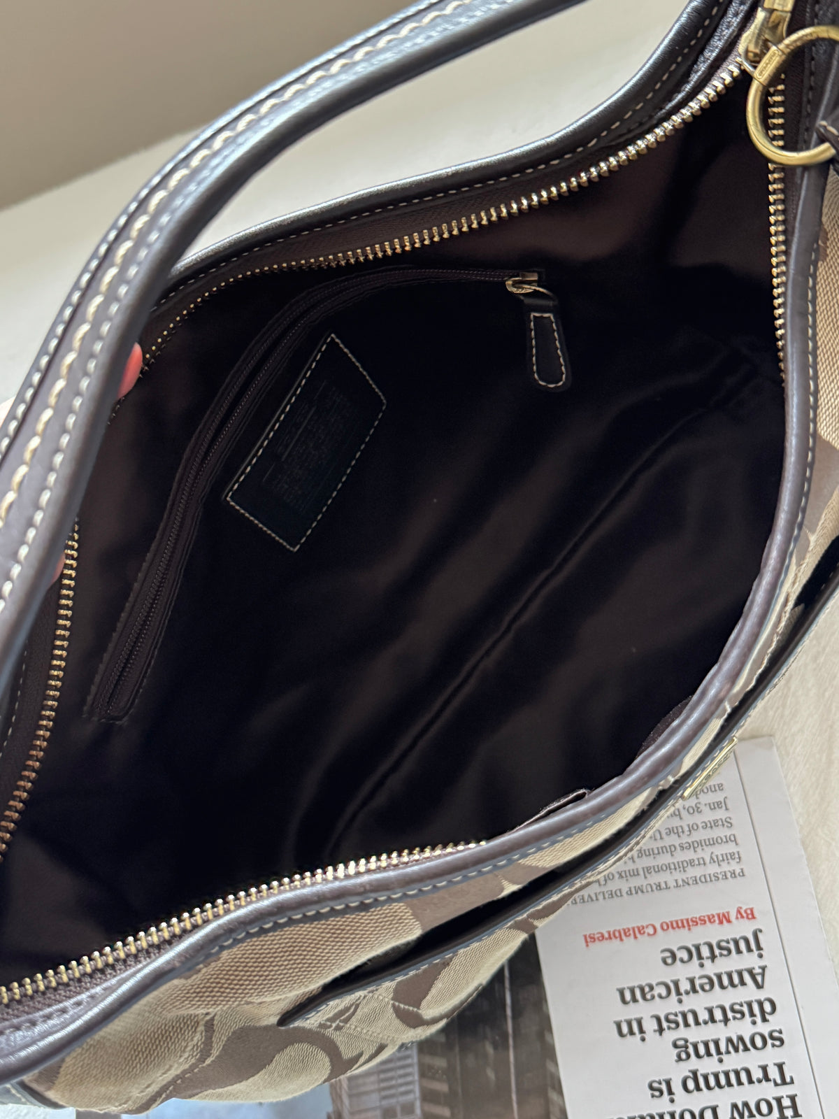 Vintage Coach chocolate hobo🥐