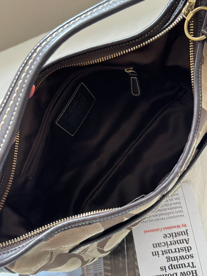 Vintage Coach chocolate hobo🥐