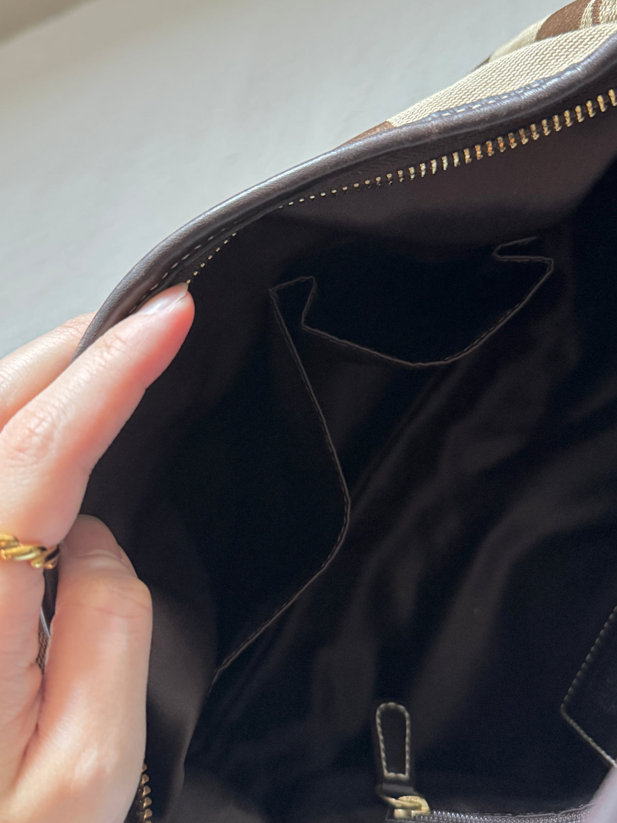 Vintage Coach chocolate hobo🥐