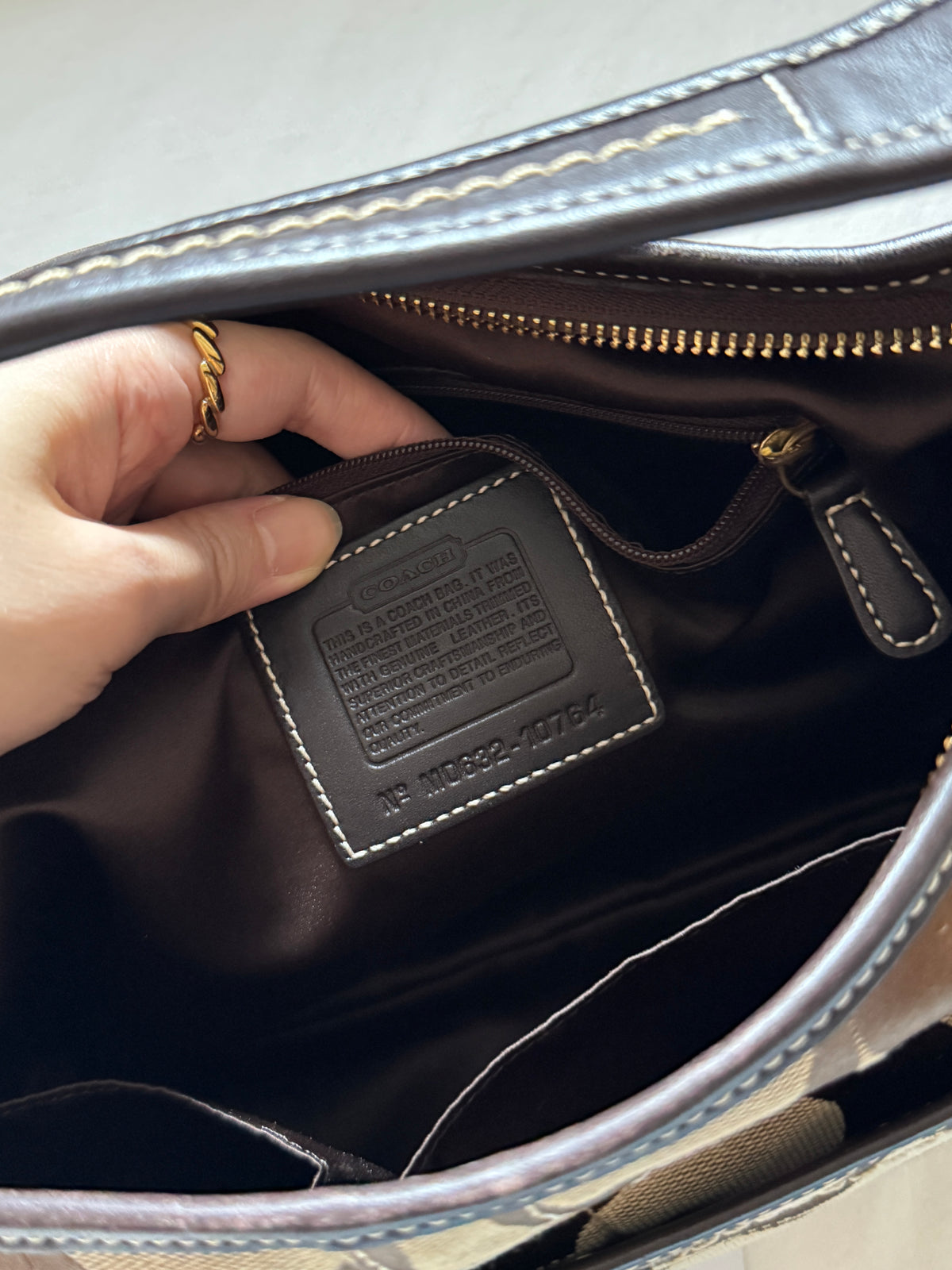Vintage Coach chocolate hobo🥐