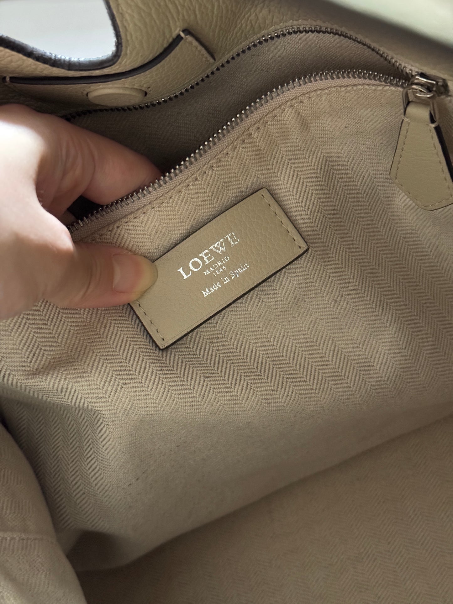 Vintage Loewe beige leather hobo bag💫