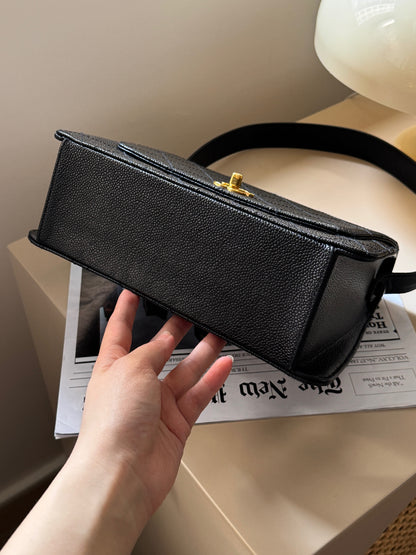 Vintage Chanel calfskin kelly🕶️