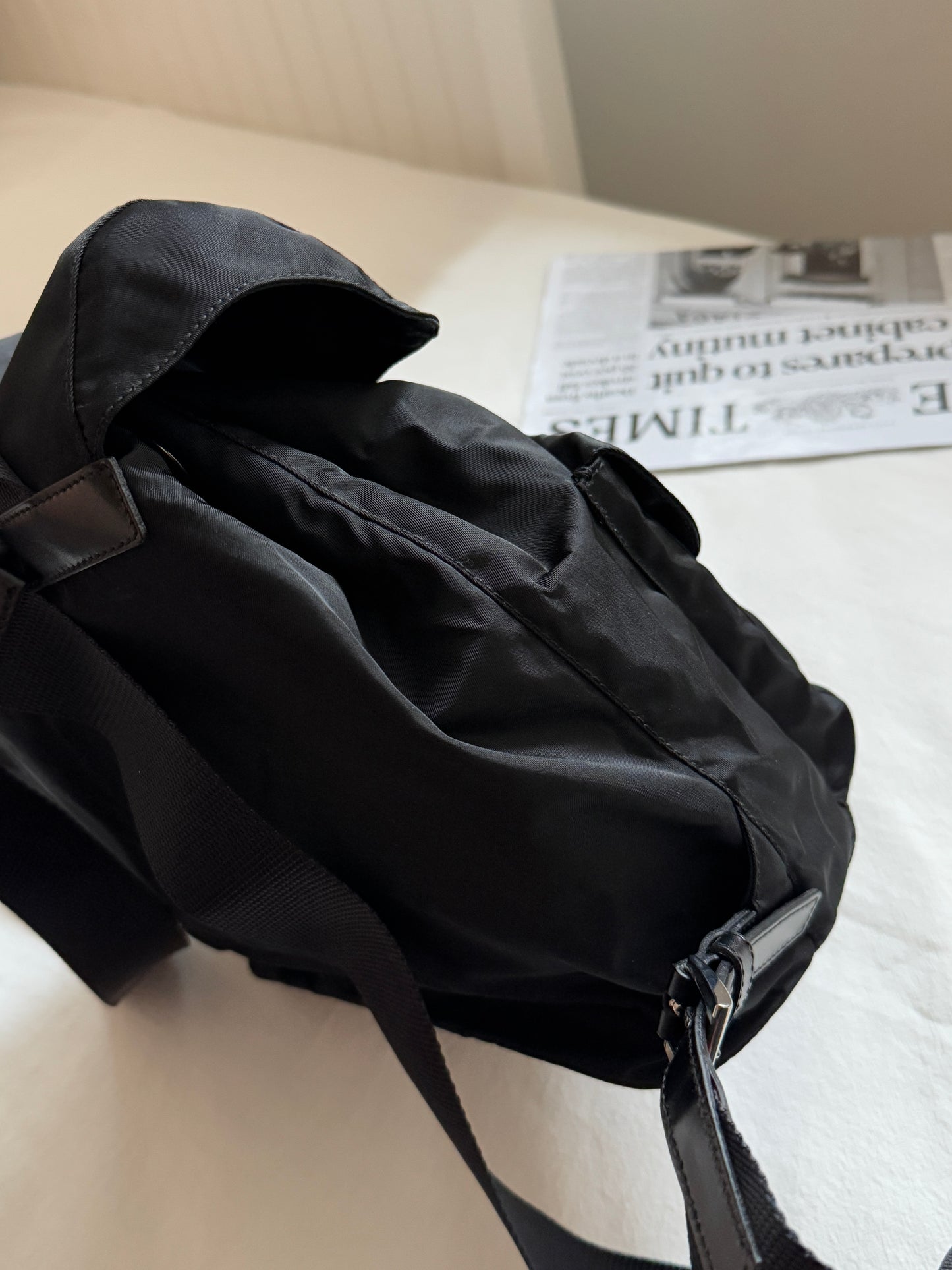 Vintage Prada 黑銀nylon backpack🩶