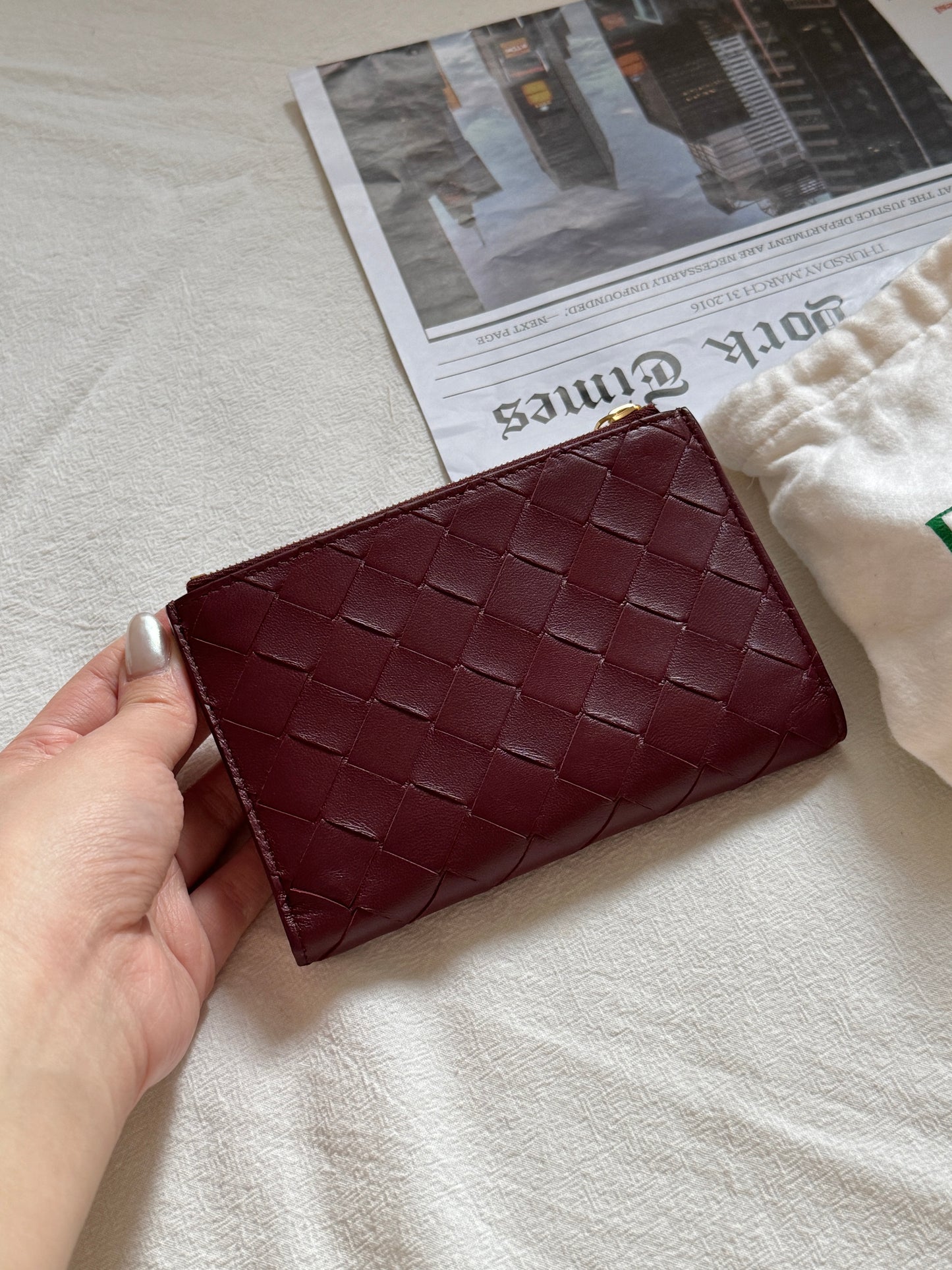 Pre-owned Bottega Veneta burgundy wallet🍷