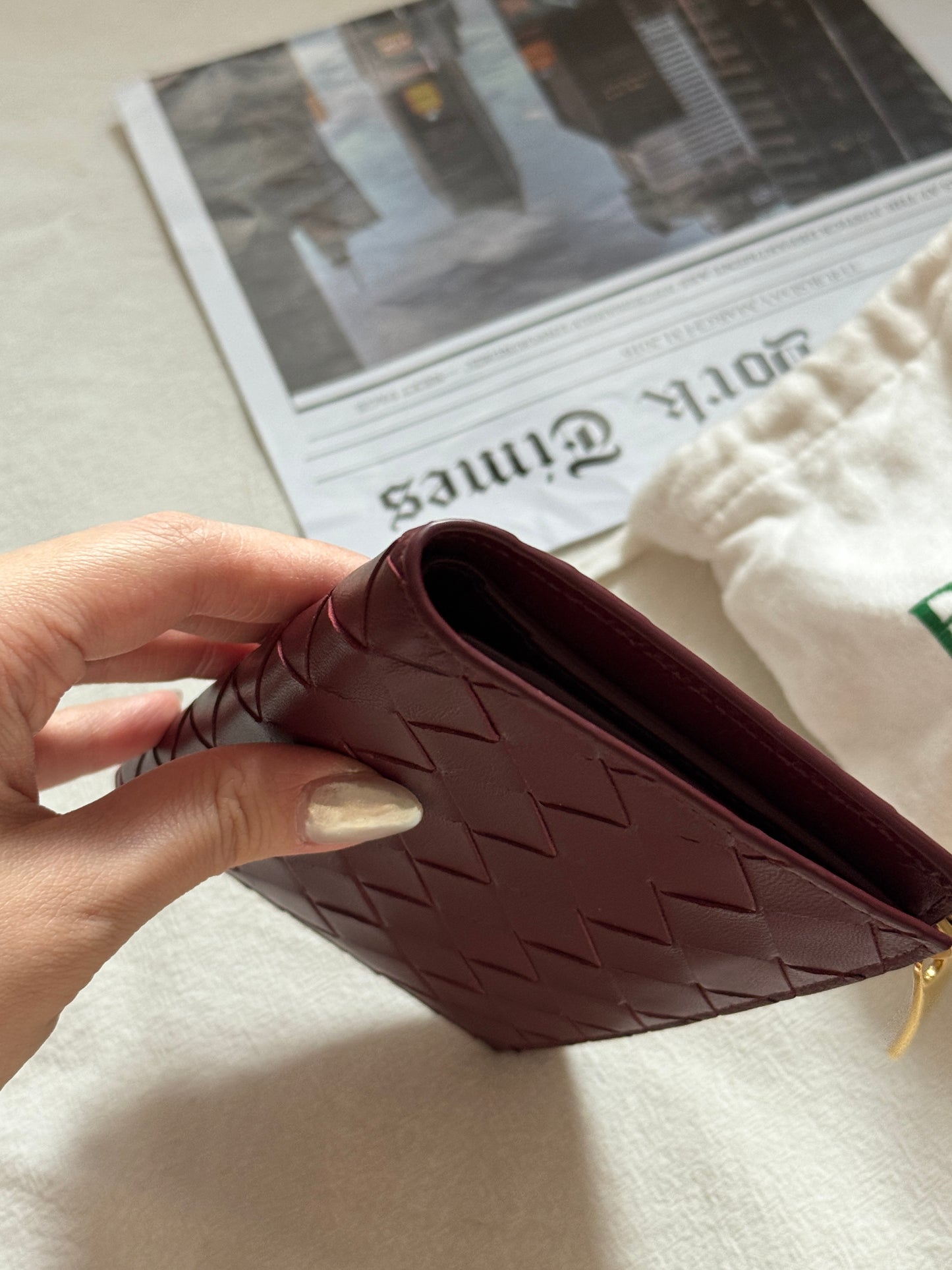 Pre-owned Bottega Veneta burgundy wallet🍷