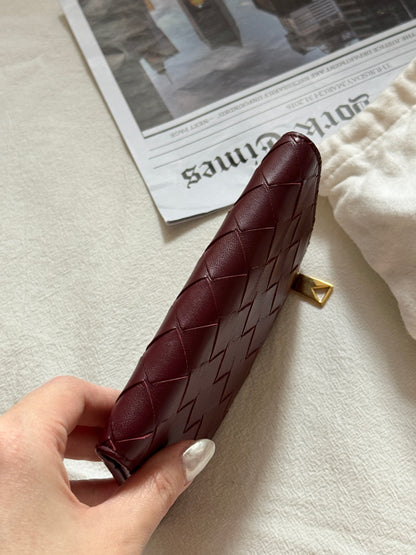 Pre-owned Bottega Veneta burgundy wallet🍷
