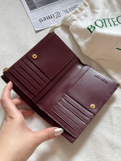 Pre-owned Bottega Veneta burgundy wallet🍷
