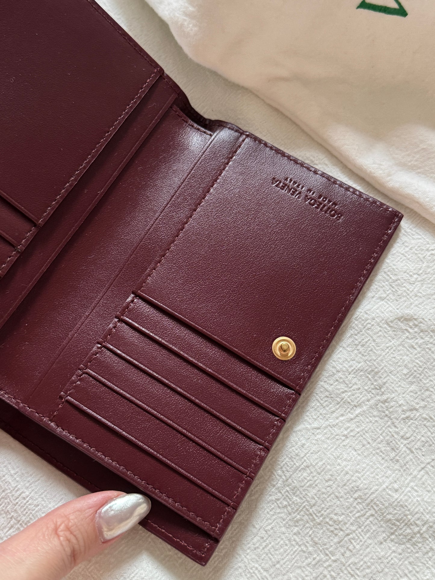 Pre-owned Bottega Veneta burgundy wallet🍷