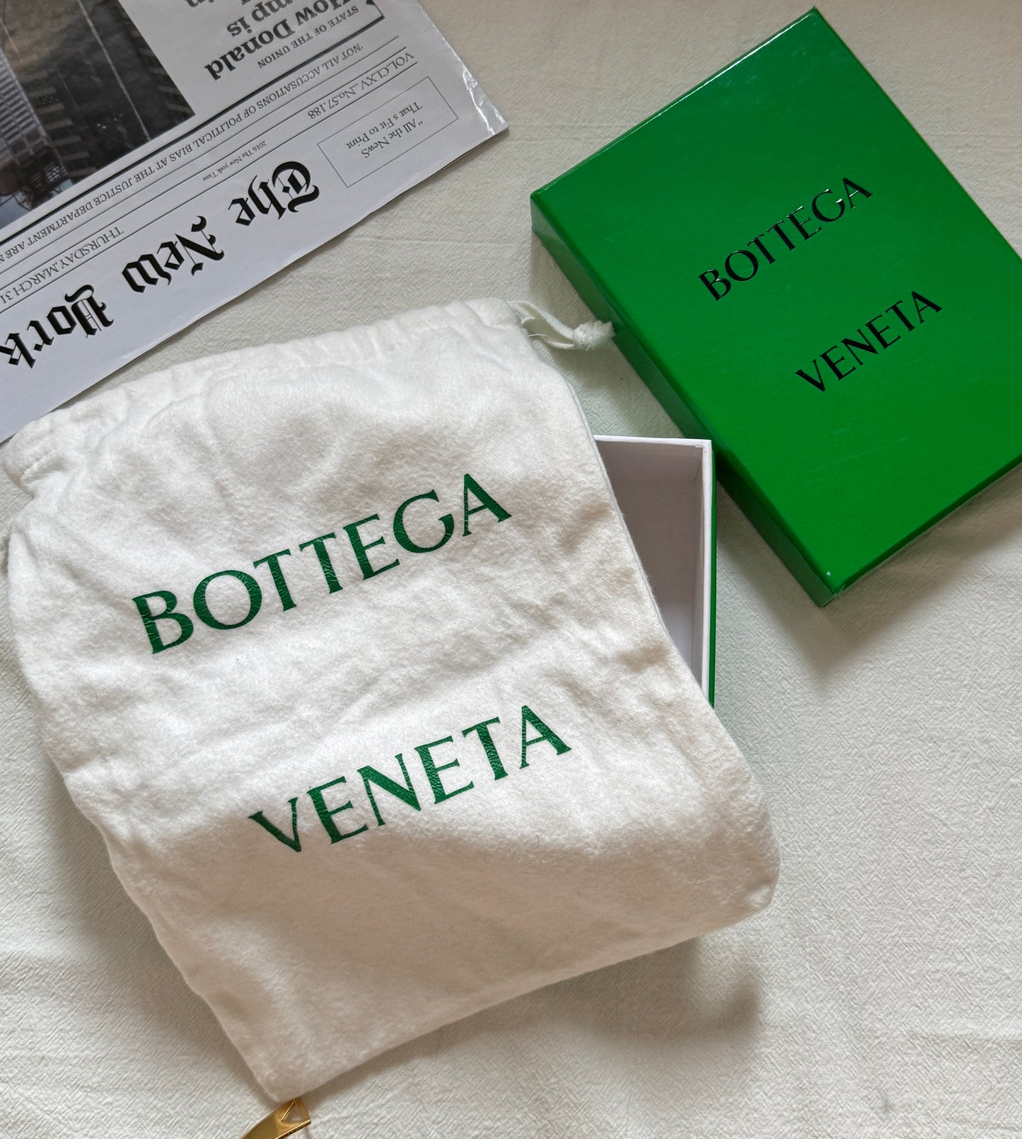 Pre-owned Bottega Veneta burgundy wallet🍷