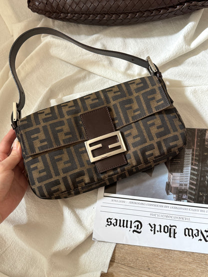 Vintage Fendi classic zucca baguette🥖