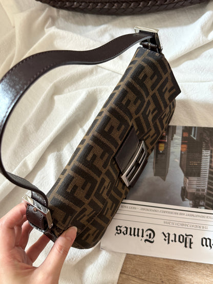Vintage Fendi classic zucca baguette🥖