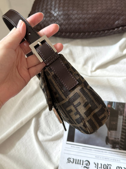 Vintage Fendi classic zucca baguette🥖
