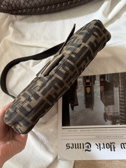 Vintage Fendi classic zucca baguette🥖