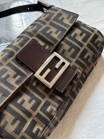 Vintage Fendi classic zucca baguette🥖