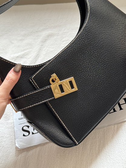 Vintage Salvatore Ferragamo hobo bag🌙