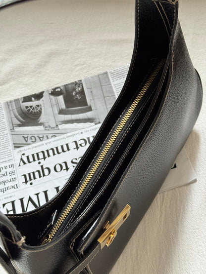 Vintage Salvatore Ferragamo hobo bag🌙