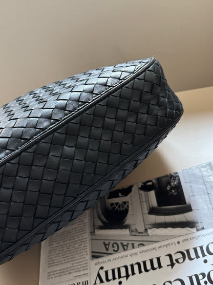 Vintage Bottega Veneta chained hobo🪐