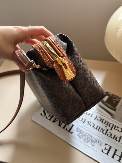 Vintage Celine macadam pouch🪐