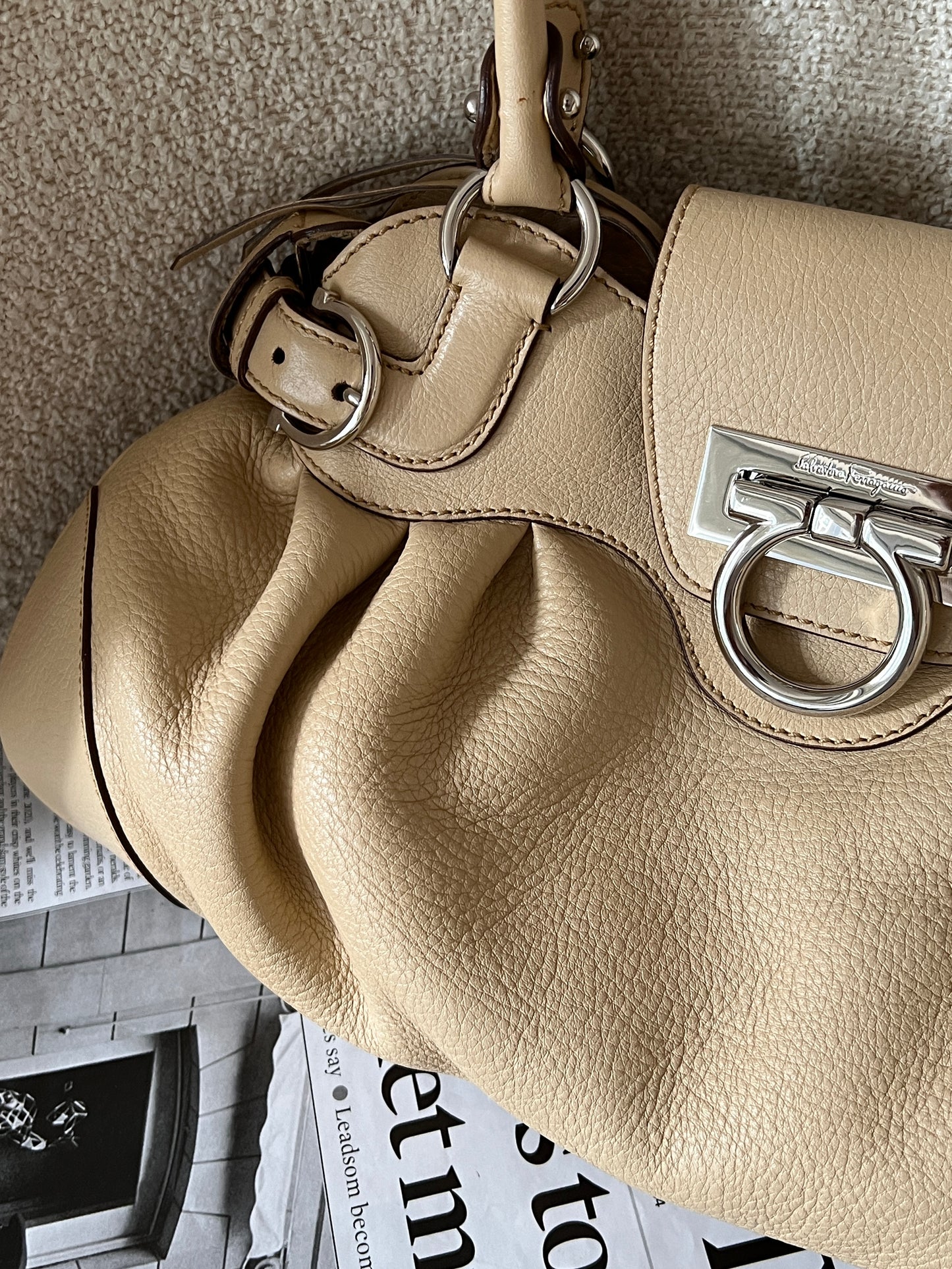 保存品！Vintage Ferragamo beige ufo bag🛸